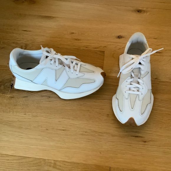 White New Balance Women's 327 | - Picture 6 of 13